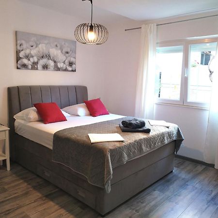 Family Friendly Apartments With A Swimming Pool Supetarska Draga - Donja, Rab - 2019 Εξωτερικό φωτογραφία