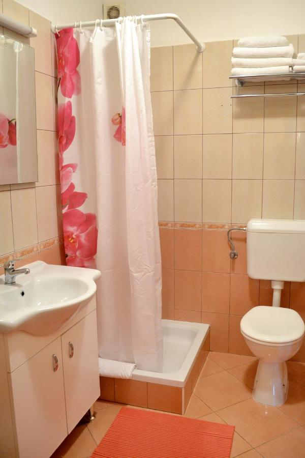 Family Friendly Apartments With A Swimming Pool Supetarska Draga - Donja, Rab - 2019 Εξωτερικό φωτογραφία