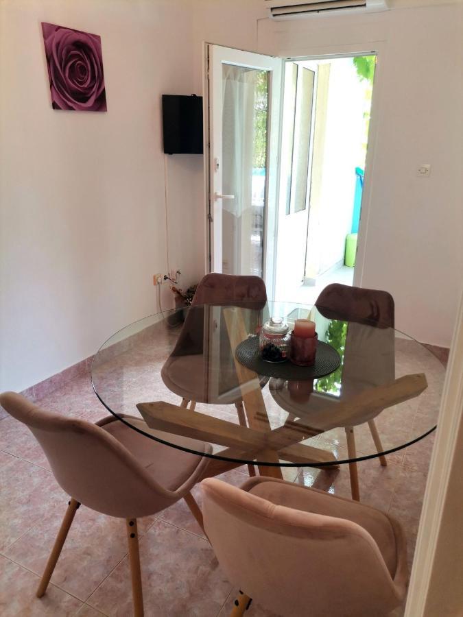 Family Friendly Apartments With A Swimming Pool Supetarska Draga - Donja, Rab - 2019 Εξωτερικό φωτογραφία
